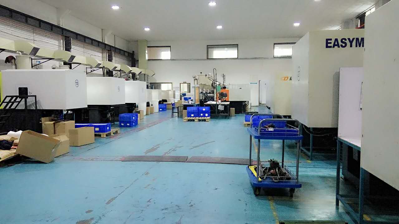 旭錦塑膠模具有限公司，注塑部